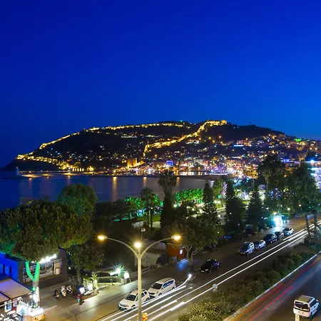 호텔 Bueyuek (adults Only) 4*
